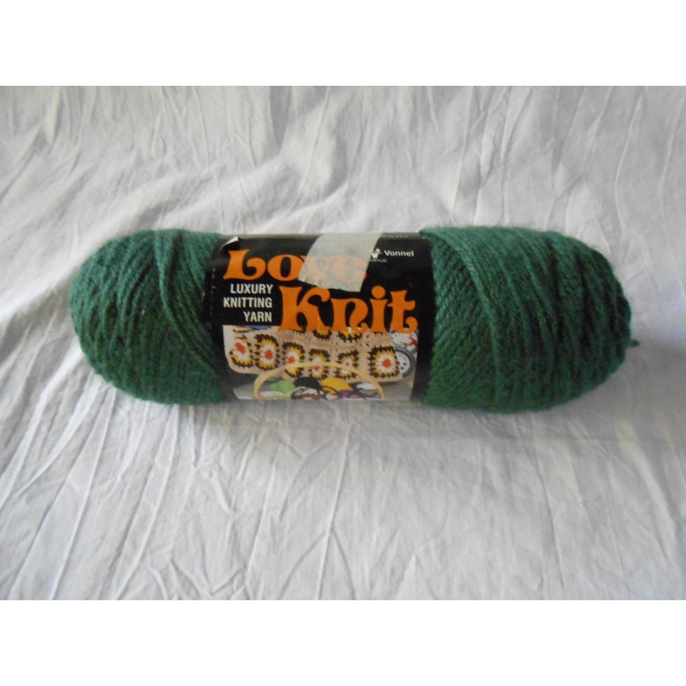 NEW Love Luxury Knit Yarn‎ Dark Green #1141 V Acrylic 4 OZ 4 PLY worsted 1 Skein